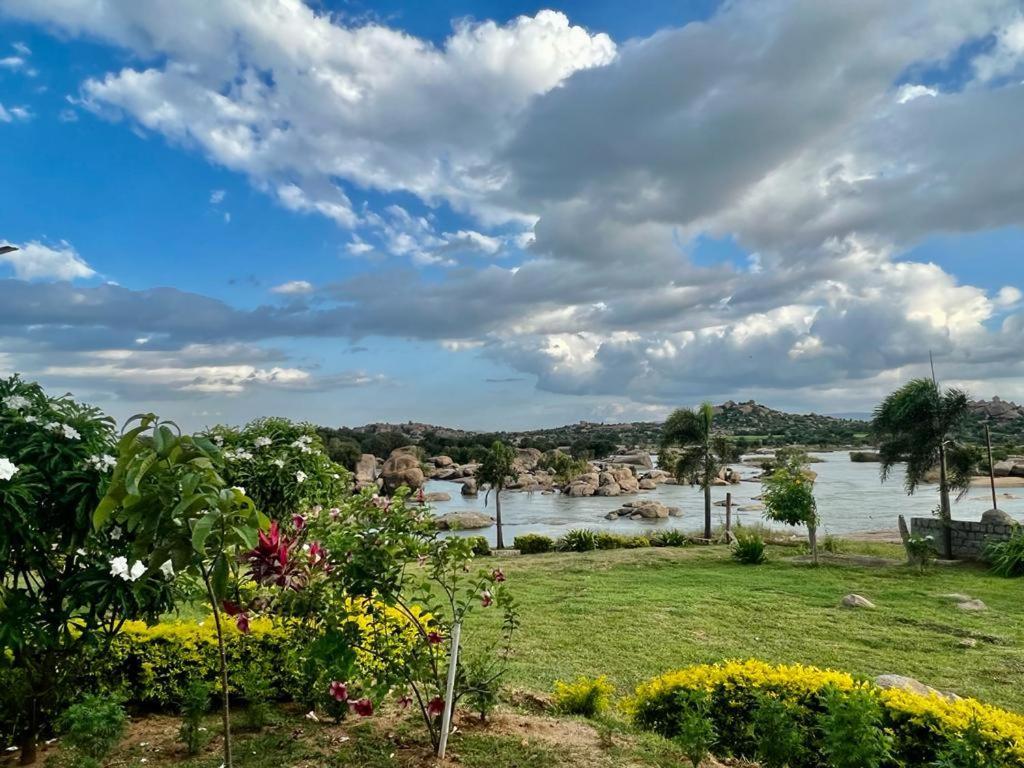 Hotel Leo Woods Hampi River View Exterior foto