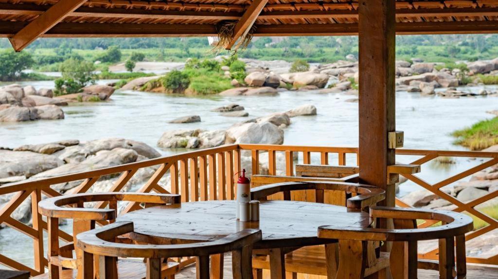 Hotel Leo Woods Hampi River View Exterior foto